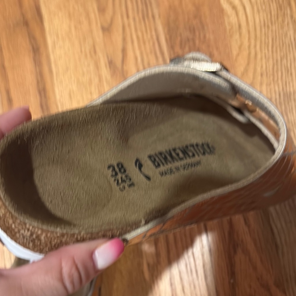 NEW women’s size 7 Birkenstock Copper Croc-Embossed Sandals - Picture 2 of 8